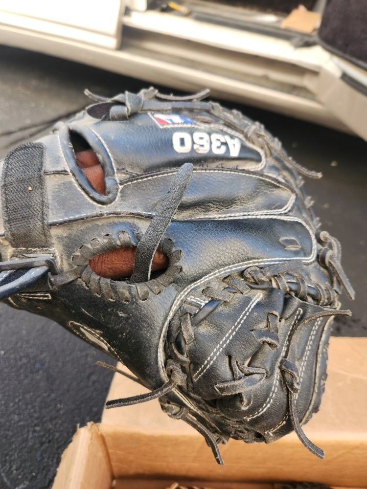 Wilson A360 Right Hand Thrower Catcher Baseball Glove 31.5"