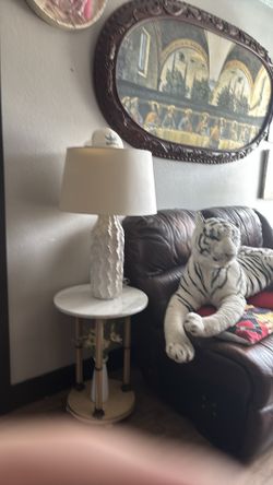 Lámpara y la mesa $30