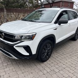 2024  Taos s sport low mileage  9000 cas h