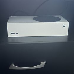 Xbox Series S With 2 Controllers 