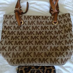 Micheal Kors Purse And Wallet