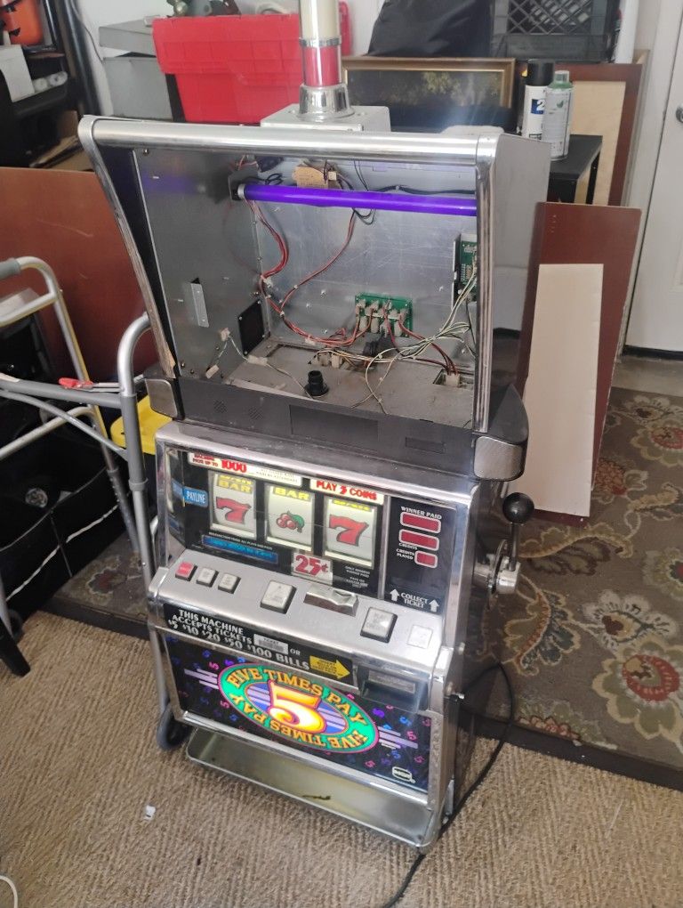 Vintage Slot Machine 