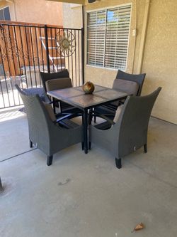 Patio table & 4 chairs