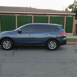 2015 Nissan Pathfinder Super Clean Inside And Out