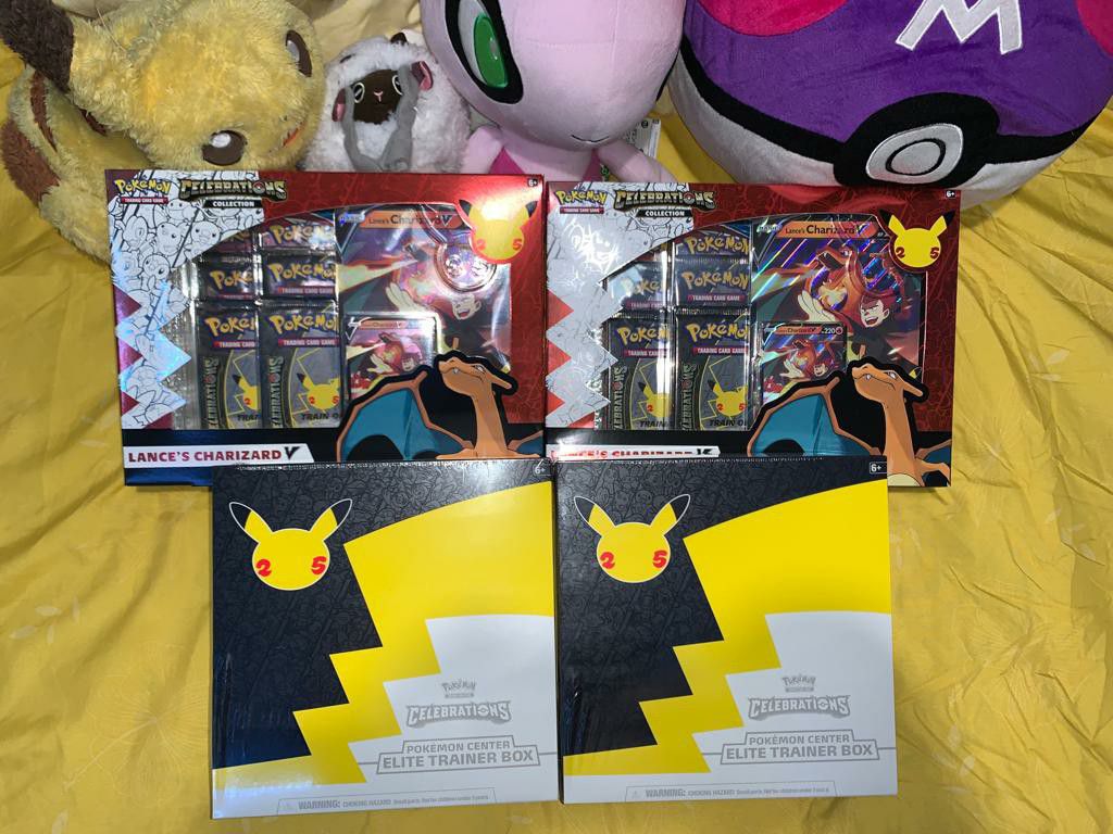 Pokémon Celebrations Elite Trainer Box + Charizard BUNDLE