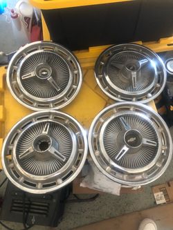 1965 Chevrolet Hubcaps 4 OEM .what you See What Your Buying
