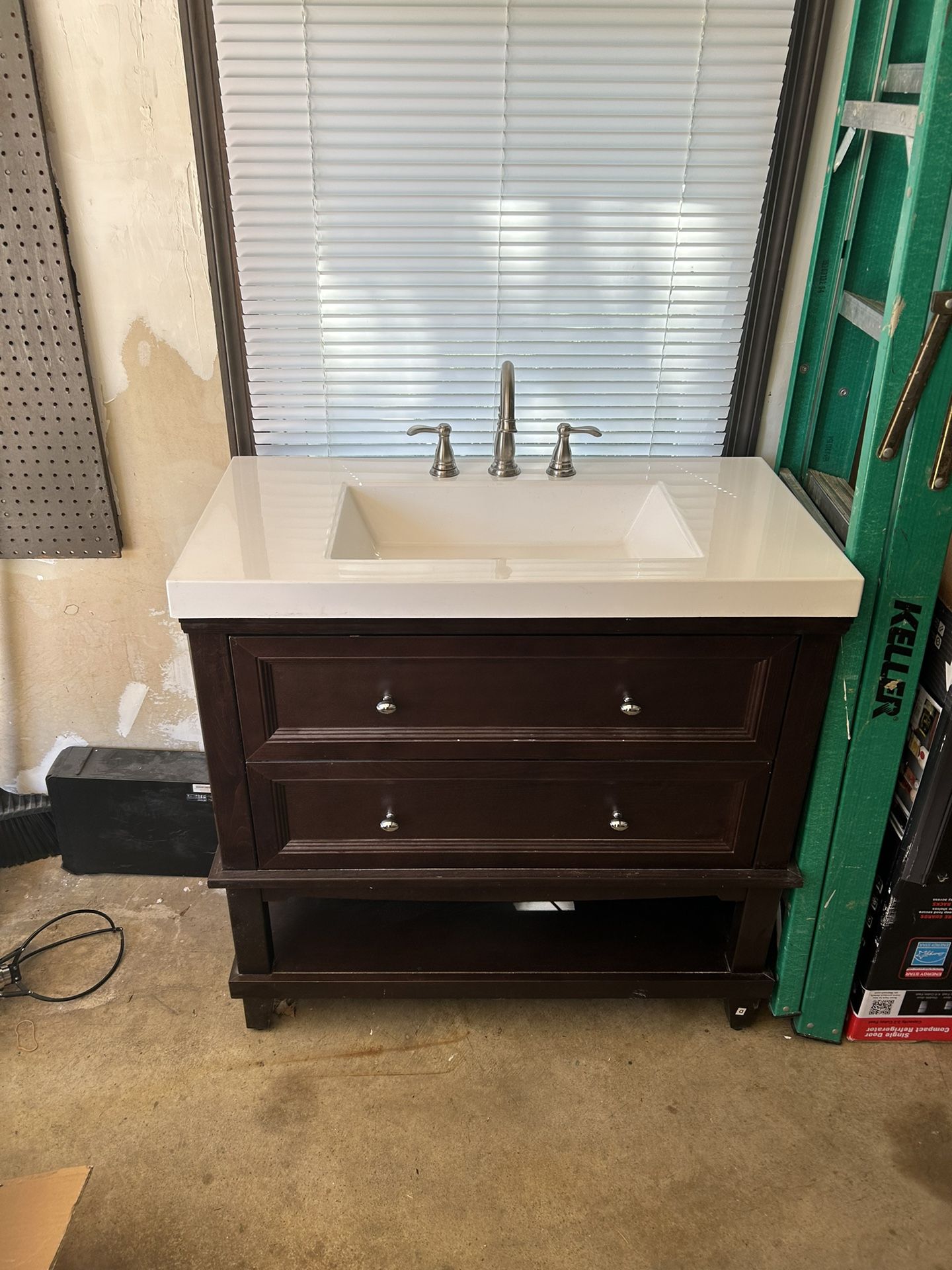 Very Nice Bathroom Vanity With Sink
