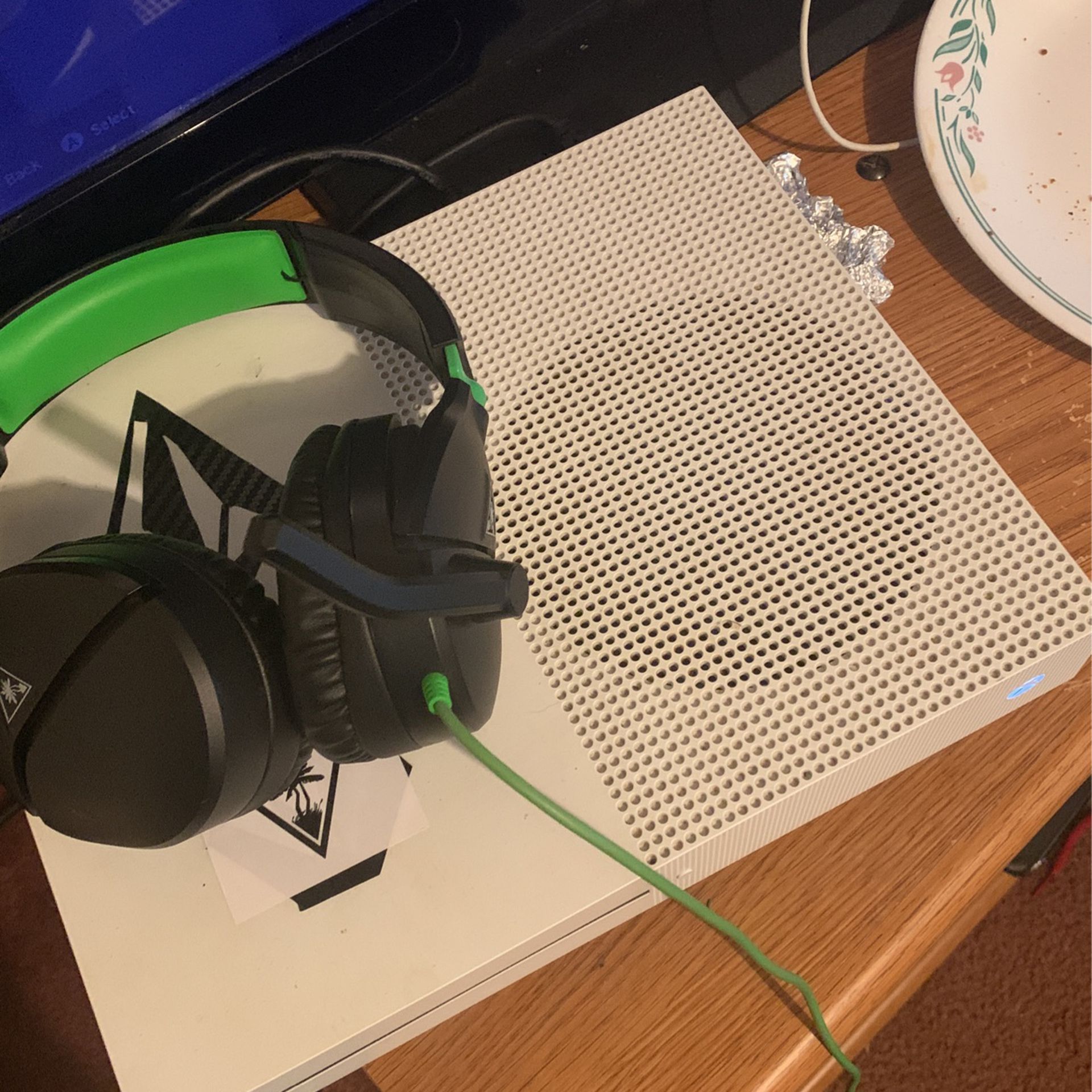 Xbox One S With Turtle Beach Headset And Controller