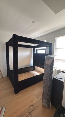 Black Canopy Bed