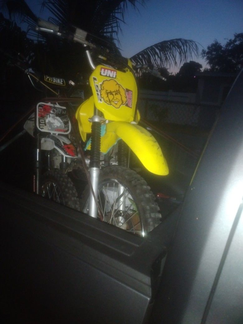 Photo Suzuki Dirt Bike 125cc 4stroke Yellow 1