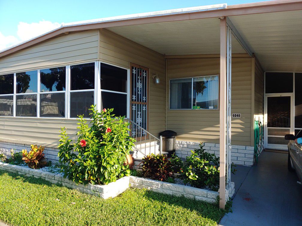 1,200+ square foot 48' double wide mobile home in Port Richey, FL Suncoast Gateway Mobile Home Park. $22,900