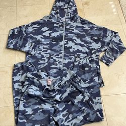 Juicy Couture Camo Sweat, Outfit Size Large