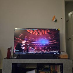 Hisense  Roku Smart TV 50" 4k UHD
Class R6 series 
