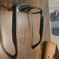 Ray-Ban Meta Smart Glasses – Matte Black Wayfarer with Tan Charging Case