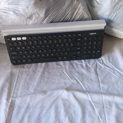 Logitech k780