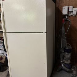 top freezer, lower refrigerator 