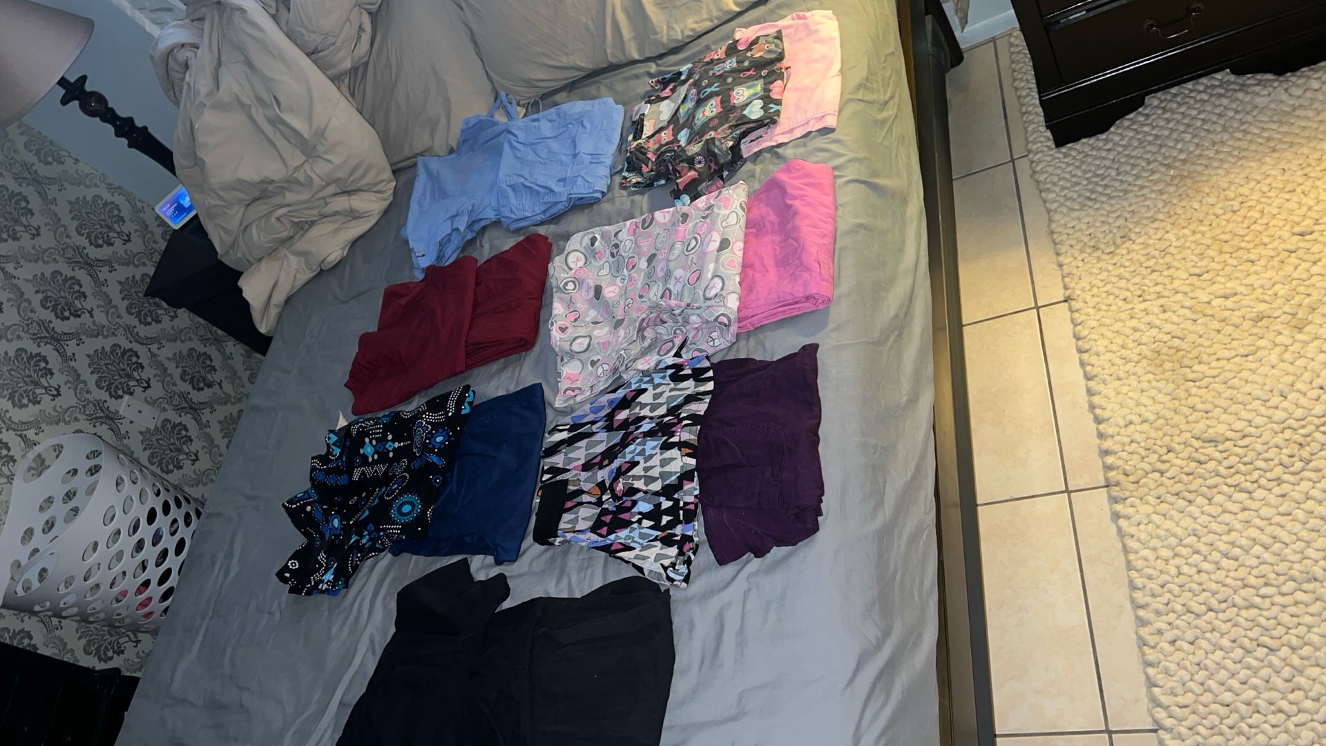 Scrubs All Different Sizes Ranging From Small-Large 7 Sets TAKE ALL $5