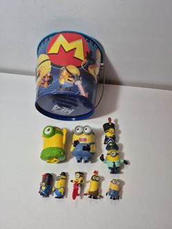 MINIONS - Collectors lot of 9 / with Bucket
