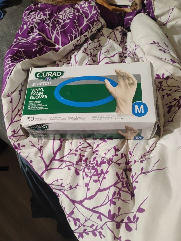 Medium Vinal Exam Gloves