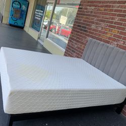 Queen Size Mattress Are You Doing Good? Good A Lot Of Stuff Yeah Do You Sell Them Or This One? I Think You Have To Put It In