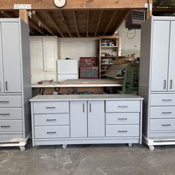 Dresser set