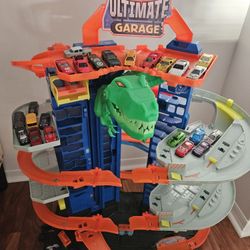 Hotwheels Ultimate Garage + 24 Cars