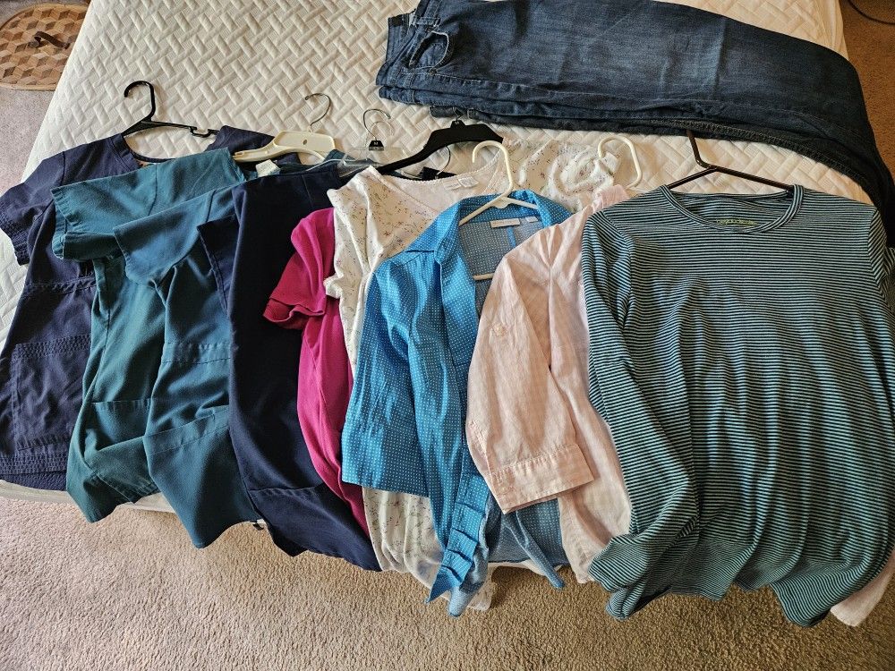 Women's Medium Tops And 2 Pair Of Jeans