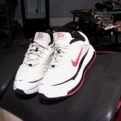 Size 9 Nike Air Max CU4826-101 V02 