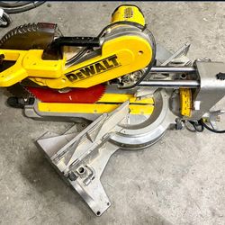 Dewalt Sliding Compound Miter Saw With Foldable Leg Stand