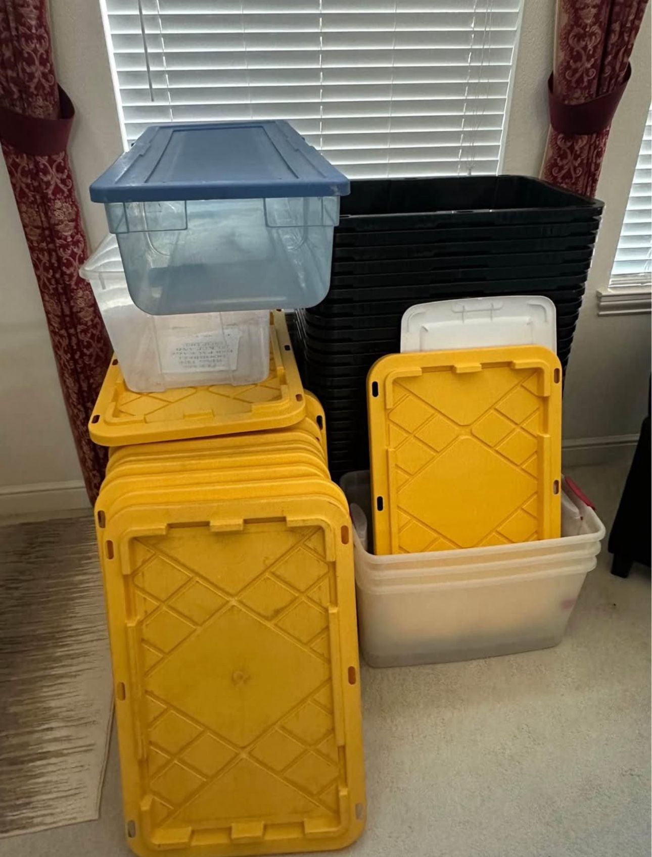 $10 Each Storage Tote Bin 27 Gallon Plastic Container Bins Totes Lids