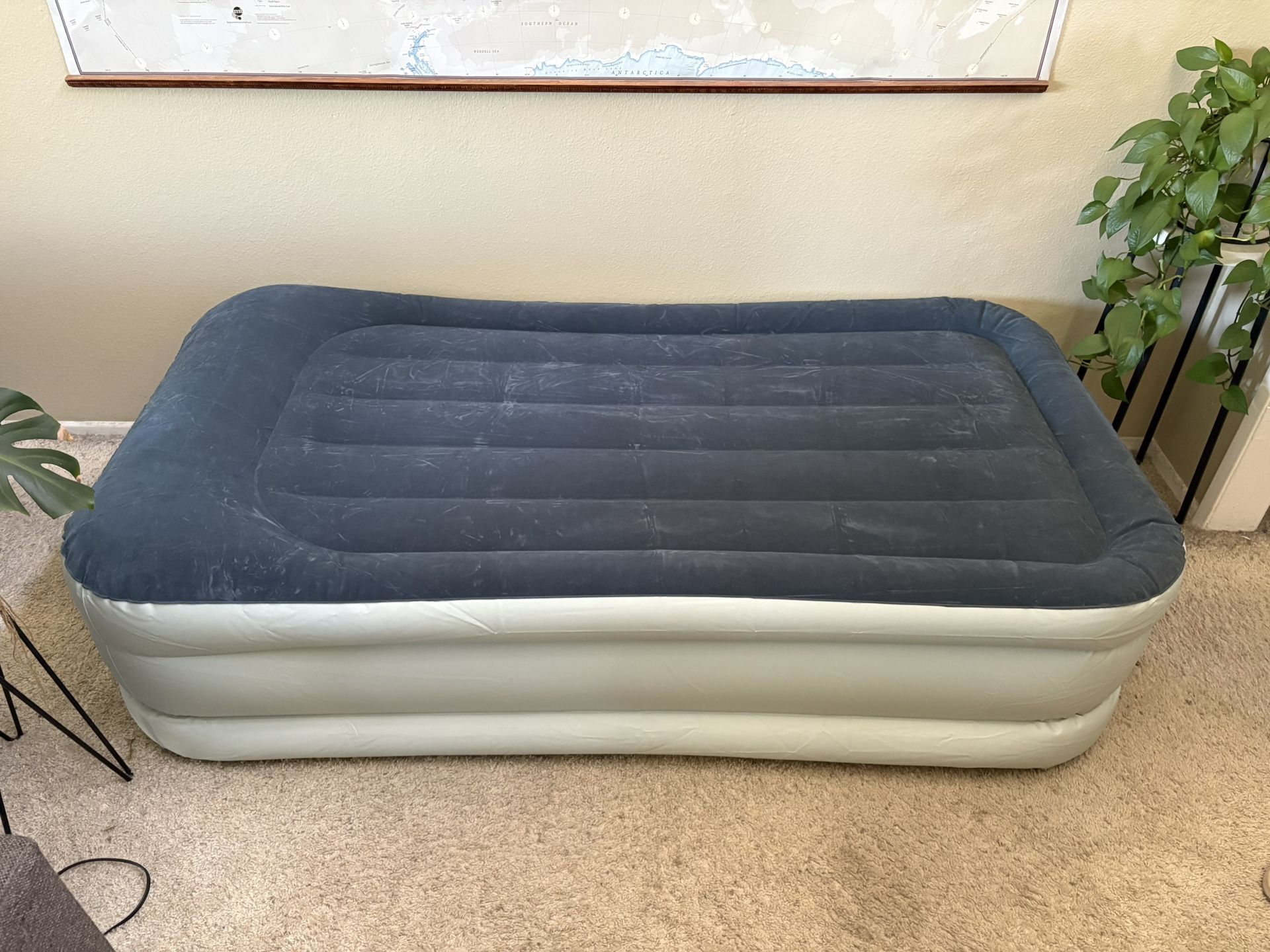 Intex Twin Air Mattress w Built-In Pump