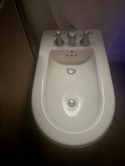 Kohler Bidet With Faucets 