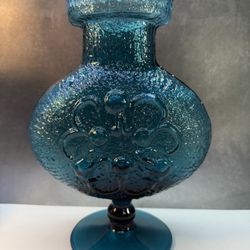 Beautiful Vintage Mid-Century Modern Stelvia Empoli "Antigua" glass vase in turquoise blue, designed by Wayne 10.5 in tall. Raised Flower Design (1970