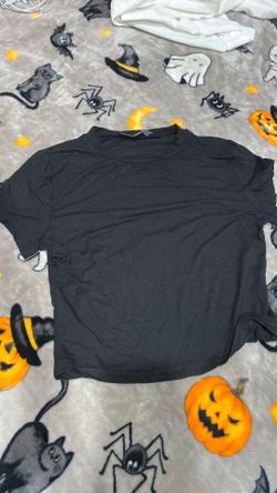 Small plain black t-shirt