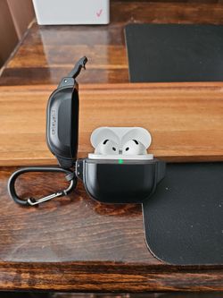 Apple AirPods 4 with Active Noise Cancellation With Locking Catalyst Case