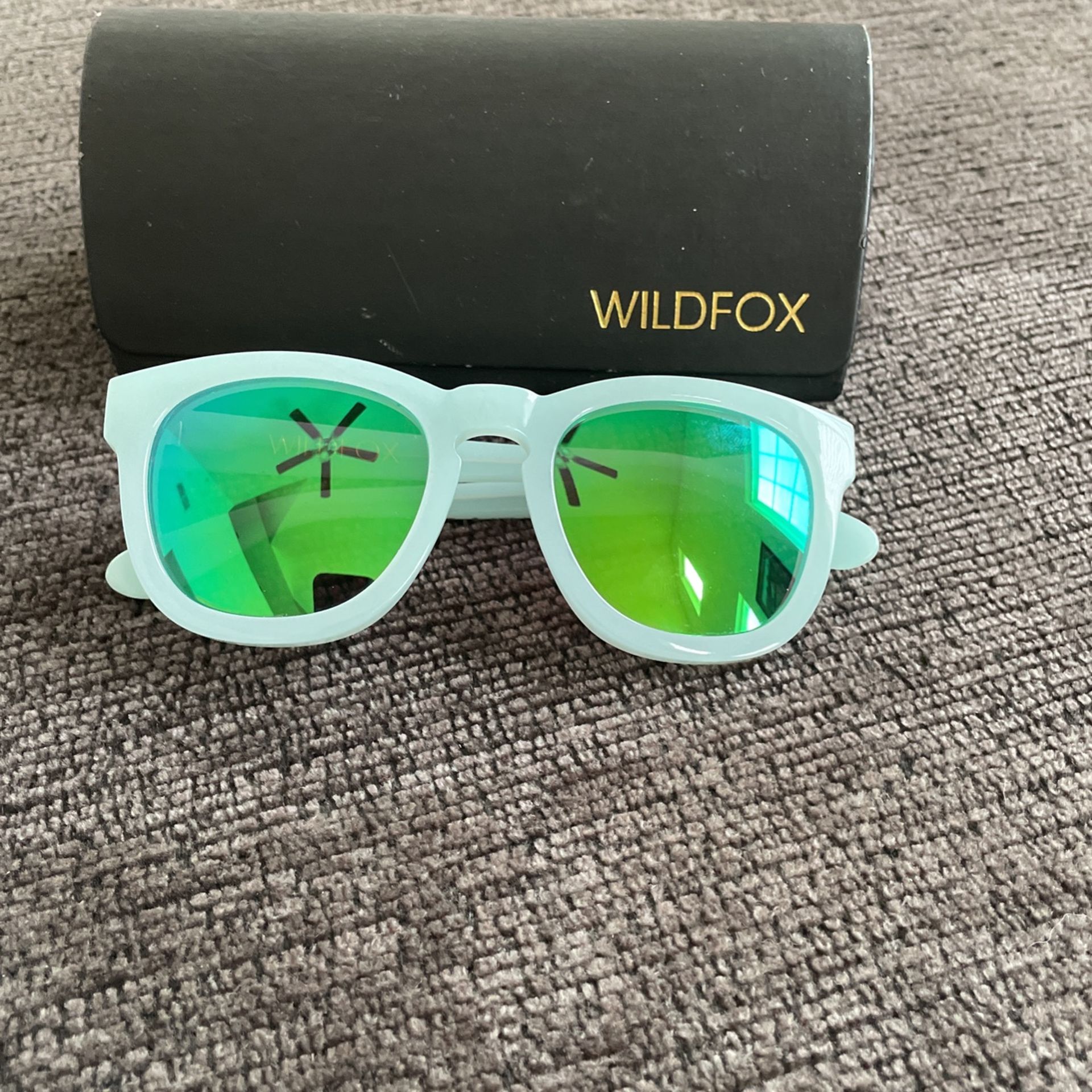 Wild fox Sunglasses display picture 3