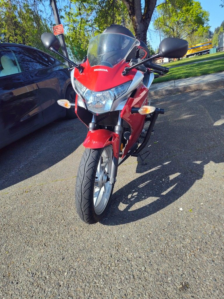 Honda CBR 250 $2600