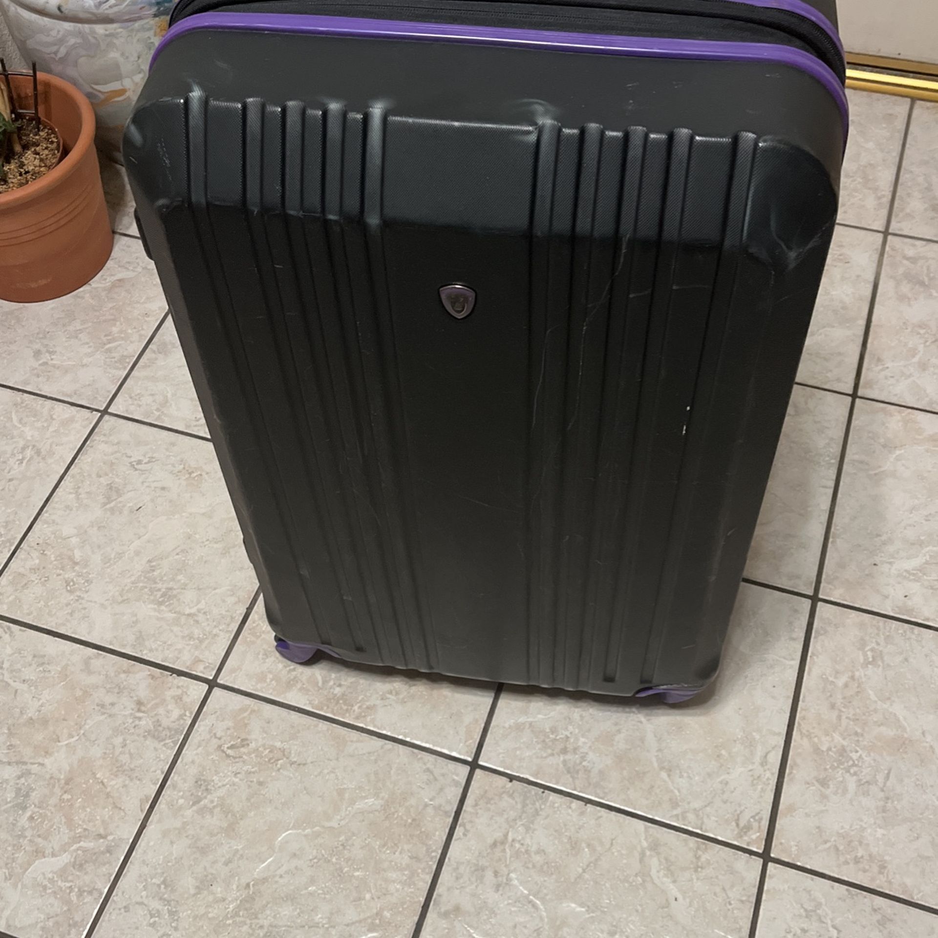 28” Olympia Luggage for Sale in Rialto, CA OfferUp