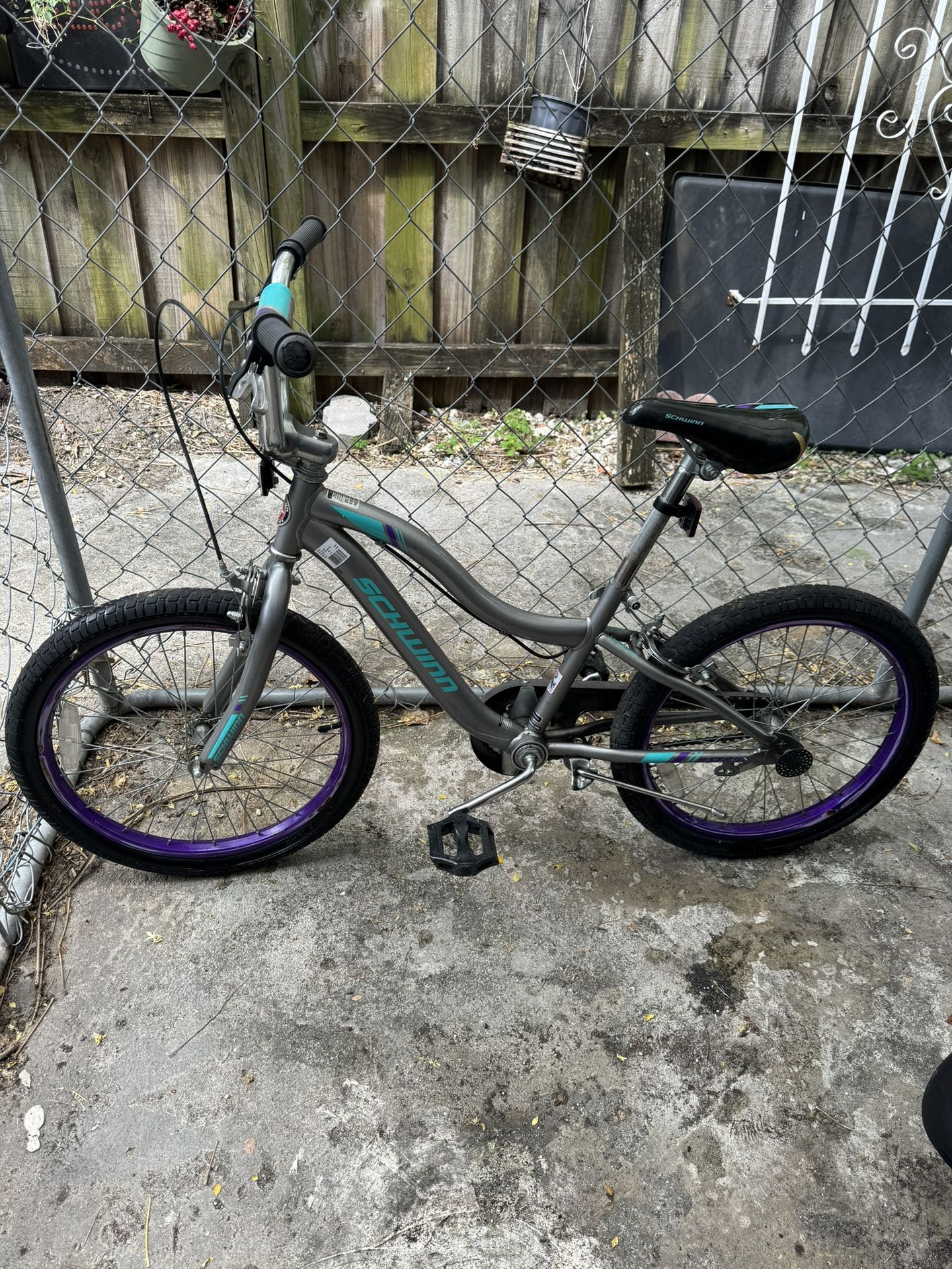 Schwinn Astrid 20 Kids Bike Gray for Sale in Miami FL OfferUp