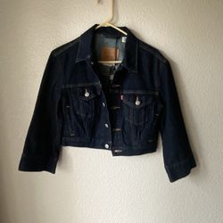 Brand New Woman’s Levi brand Blue Denim Jacket Up For Sale 
