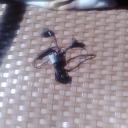 I Pad / I Phone - Earbuds Lightning Plug In.