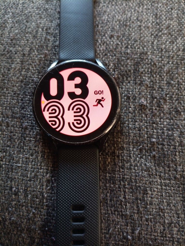 Reloj Samsung Galaxy 4 en Buenas Condiciones Trabajando Bien Con Su Cargador