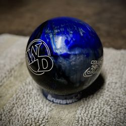 Columbia 300 White Dot Bowling Ball 14lbs No thumb