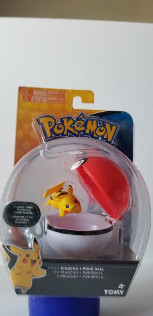 Tomy Pokemon Clip n Carry Pikachu + Poke Ball.