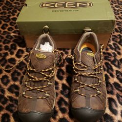 KEEN SHOES 9.5