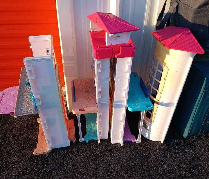 Mattel Barbie Hello Dreamhouse - 2 Story - Voice Command