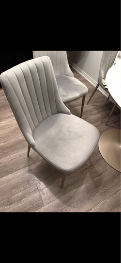 Excellent condition!!!4 chairs and  table