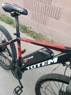 Electric bike Ebike With Charger & Keys Can be delivered. Works but need maintenance. Is 28mph 40 miles range. $300! Extra parts i have too