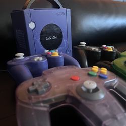 Nintendo GameCube Bundle – Indigo + 4 OEM Controllers – Plug & Play 