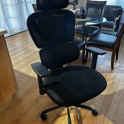ERGONOMIC MESH OFFICE / GAMING CHAIR — Brand new, Never Used
